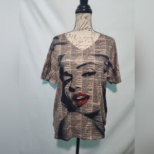 Marilyn Monroe Newspaper Print T-Shirt. Size Large.
